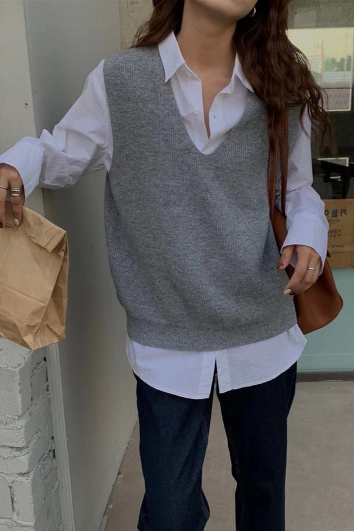 Fashionable Sleeveless Knit Sweater